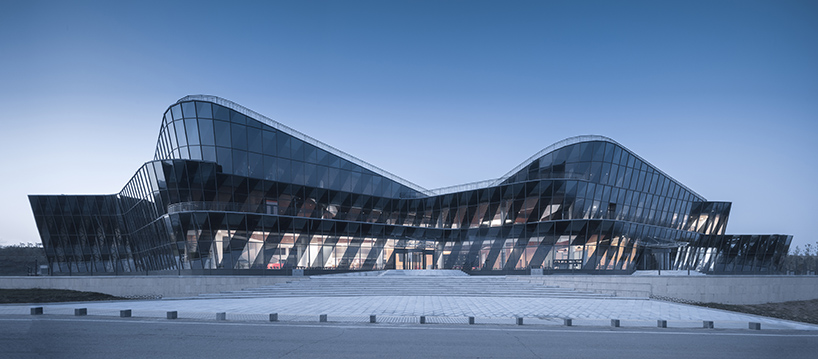 ATAH's all-seasons ski resort disappears amidst the chinese mountains and nature