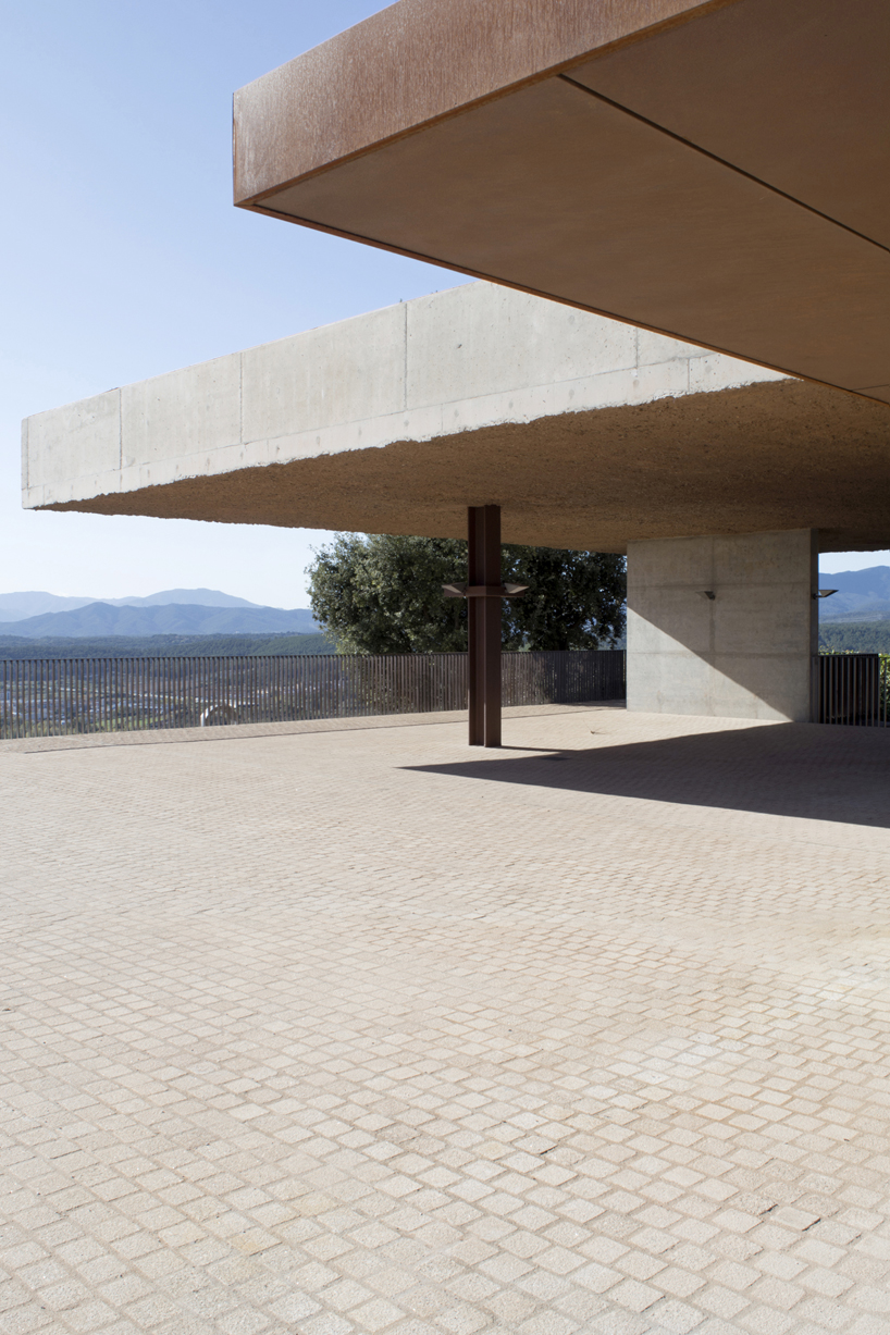 fuses-viader completes museum and hotel complex in a spanish 19th-century fortress