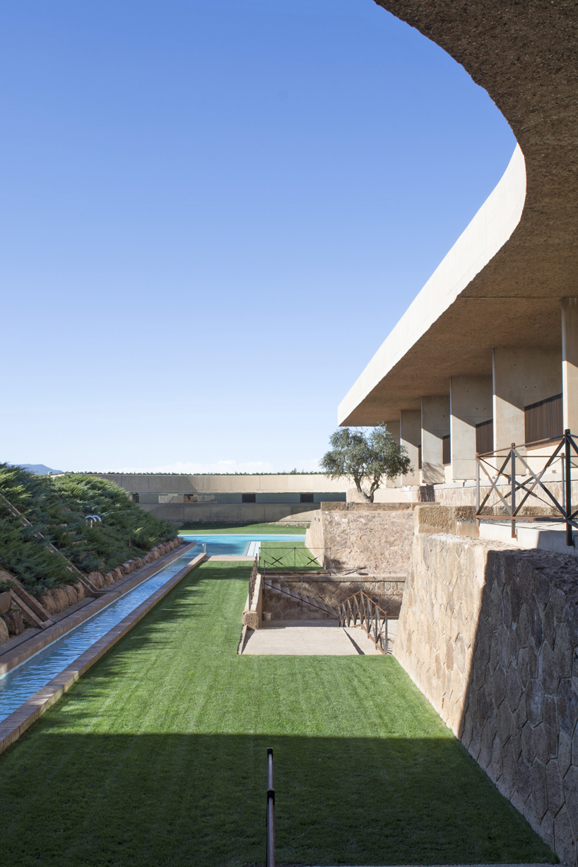 fuses-viader completes museum and hotel complex in a spanish 19th-century fortress