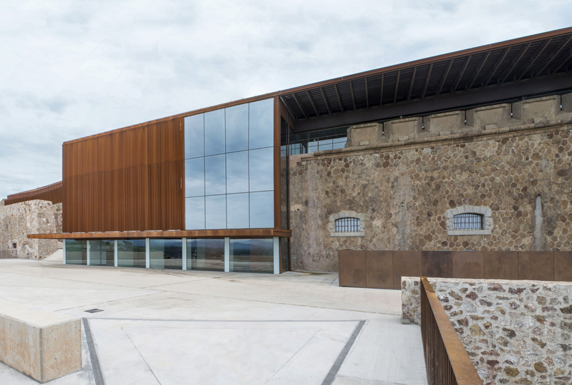 fuses-viader completes museum and hotel complex in a spanish 19th-century fortress