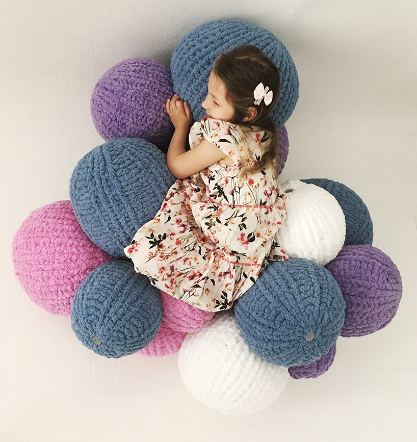 erez mor knits bubbles, a customizable, modular seating system