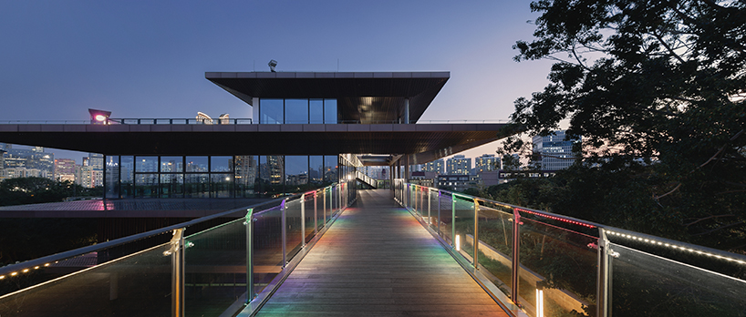MLA+'s library in shenzhen park features an elevated walkway through the three crowns