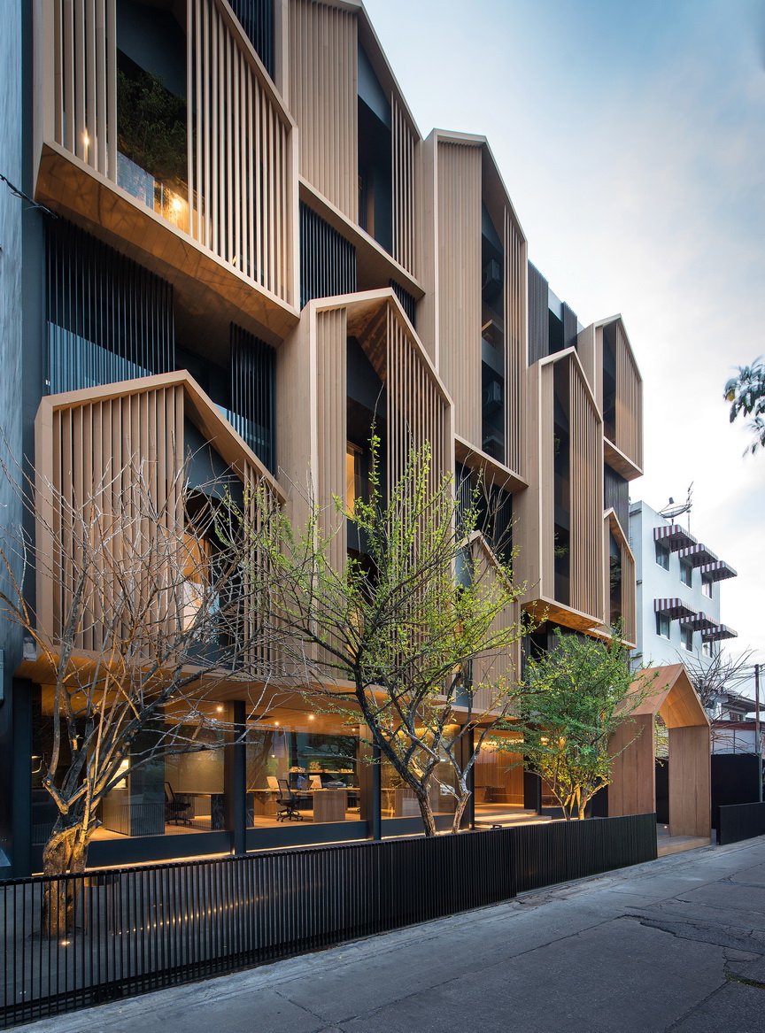 Octanes Vertical Residential Village In Bangkok Plays With - 