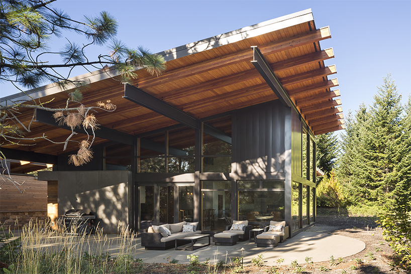 This Net Zero Cabin In American Suburbs Uses Only Reclaimed