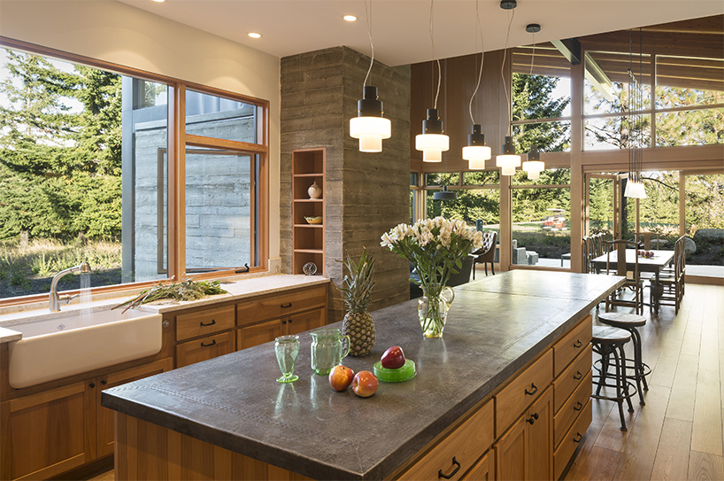 This Net Zero Cabin In American Suburbs Uses Only Reclaimed