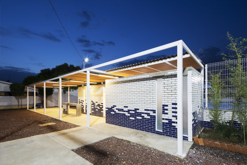 all arquitectura la doce sports court in valle de chalco mexico designboom