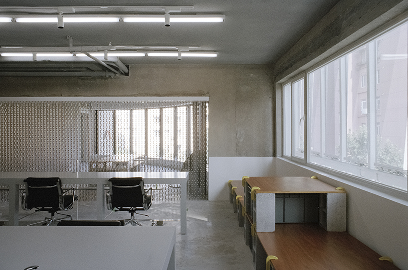 archive use stainless steel chain to divide the space of office 2