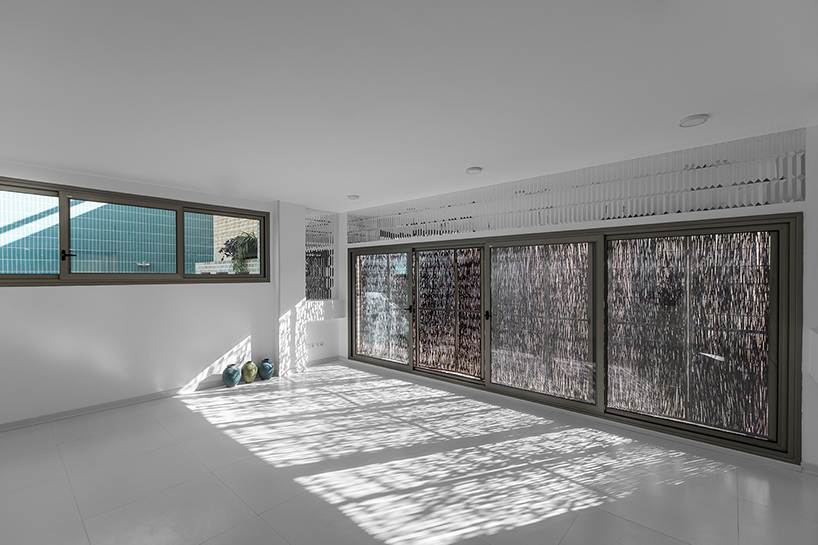 ayeneh office's house in iran takes shape around a central yard clad in blue tiles