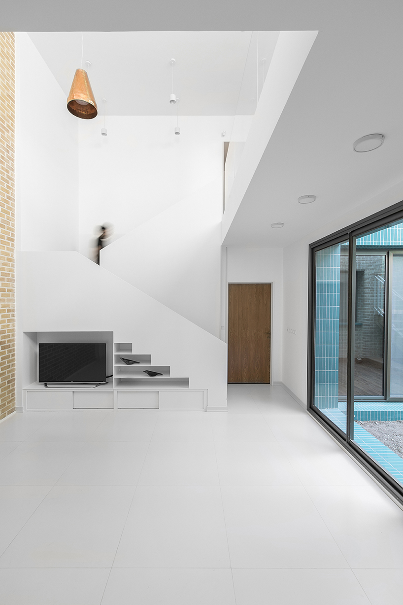 ayeneh office's house in iran takes shape around a central yard clad in blue tiles