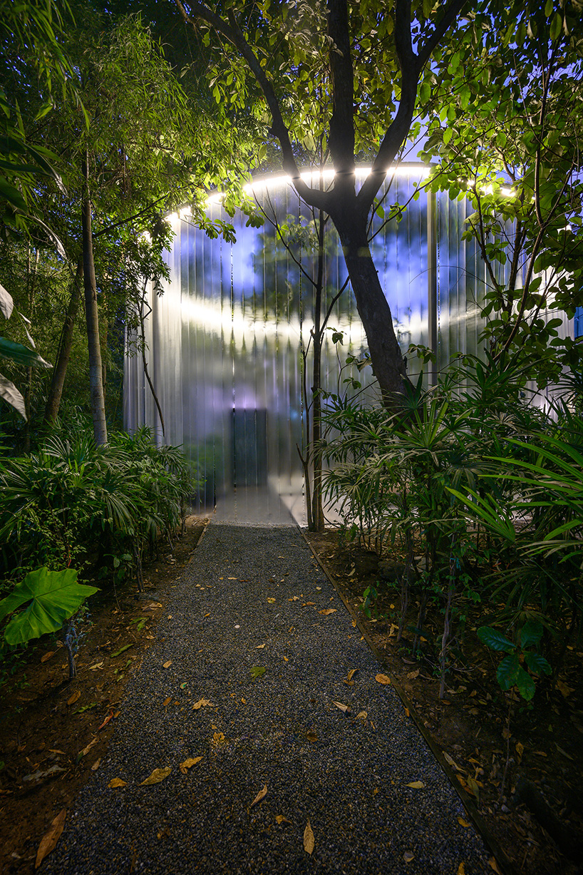 sher-maker-boonma-studio-cafe-plastic-curtain-chiangmai-thailand-12-30-2019-designboom