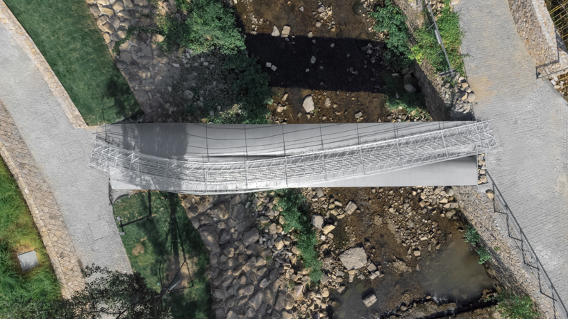 Origami cuenta el tramo de acero del puente folio chino sobre una vía fluvial