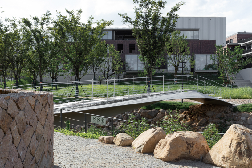 paper folding informs folio bridge's steel span over water path in china