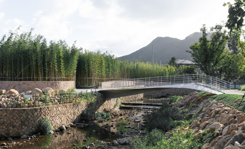 Origami cuenta el tramo de acero del puente folio chino sobre una vía fluvial