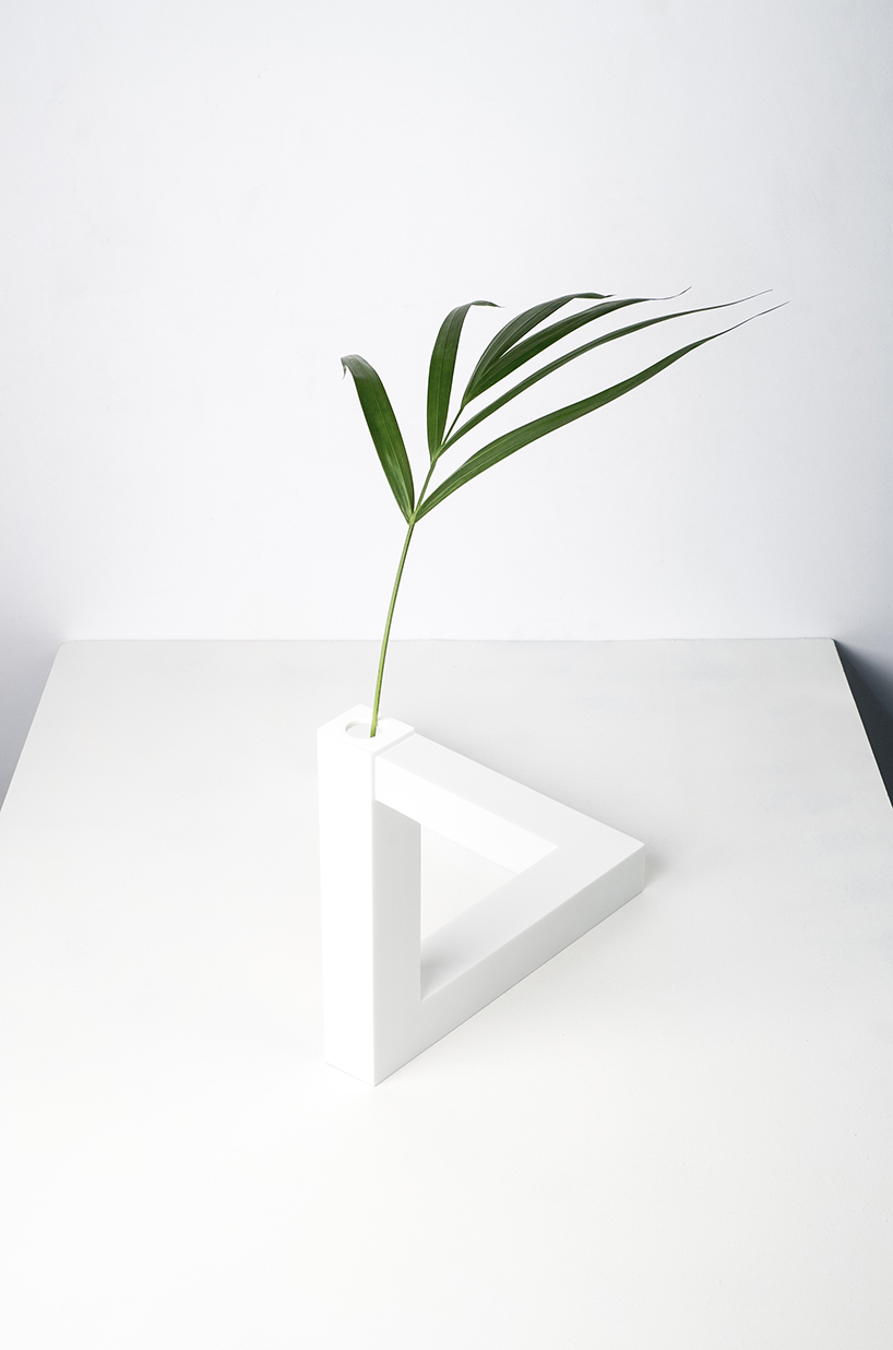 the impossible triangle vase by cuatro cuatros challenges your perception
