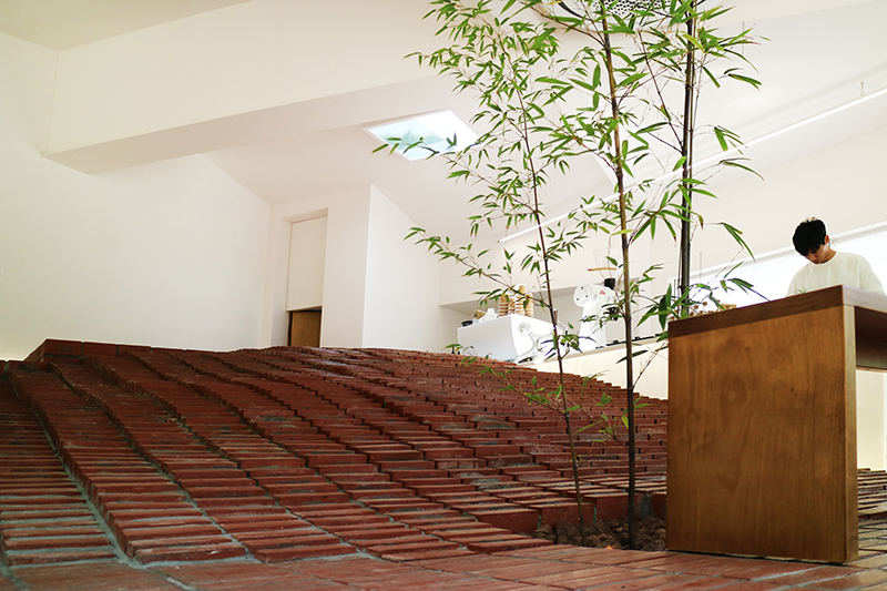 studio maoom replaces standard seating with a 7,000-brick hill in seoul's  coffee nap roasters