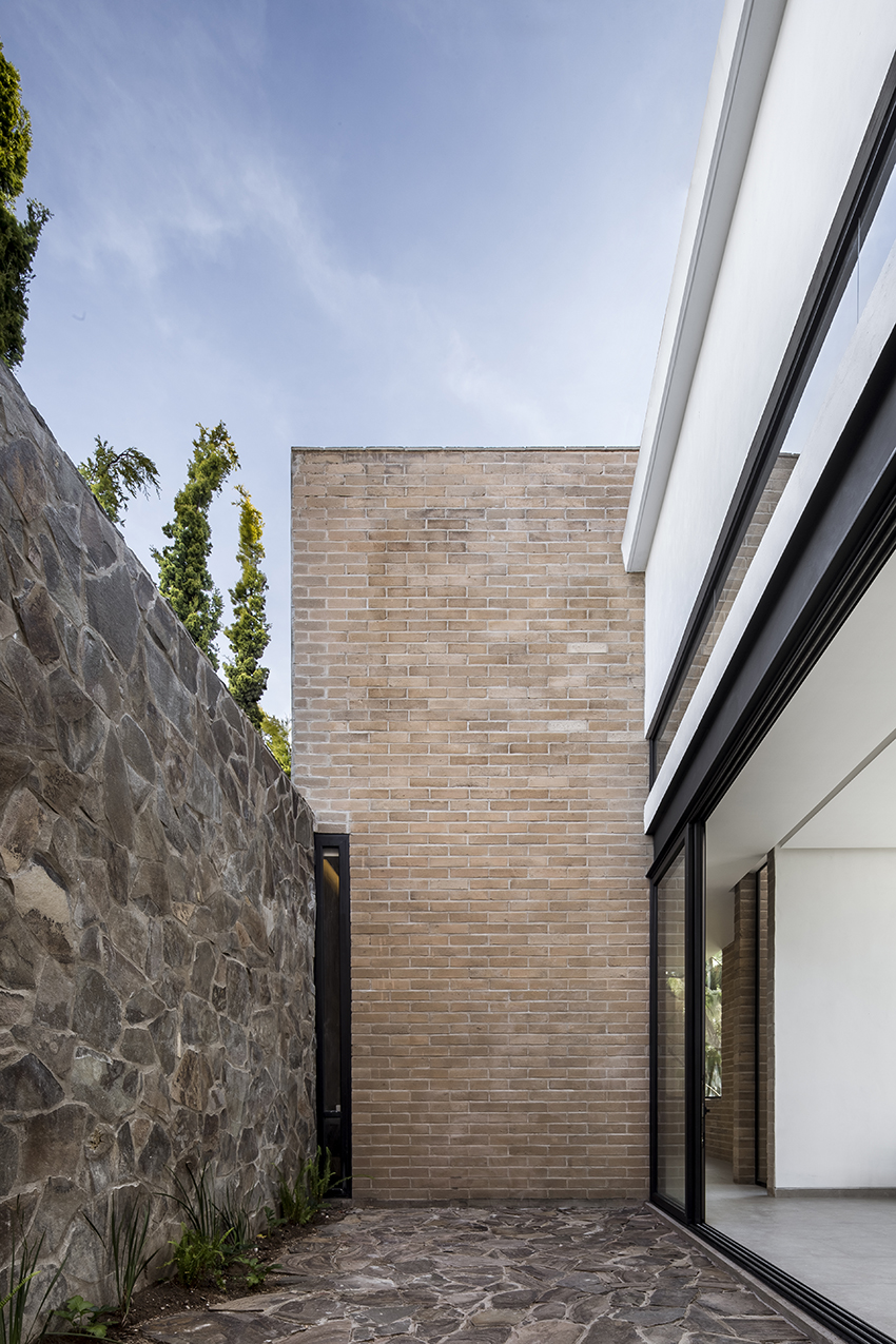 andres burguete creates 'house el cielo' from three brick volumes in mexico