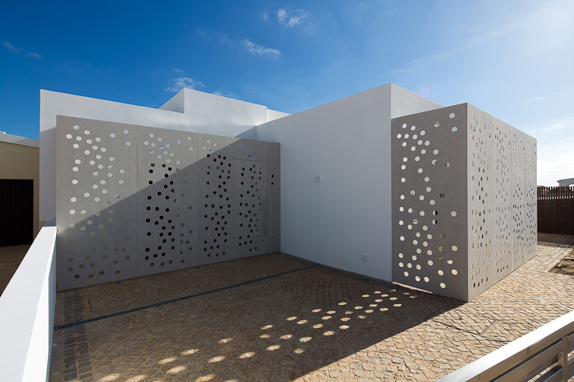 portuguese coast villa by CORE architects overlooks the ocean
