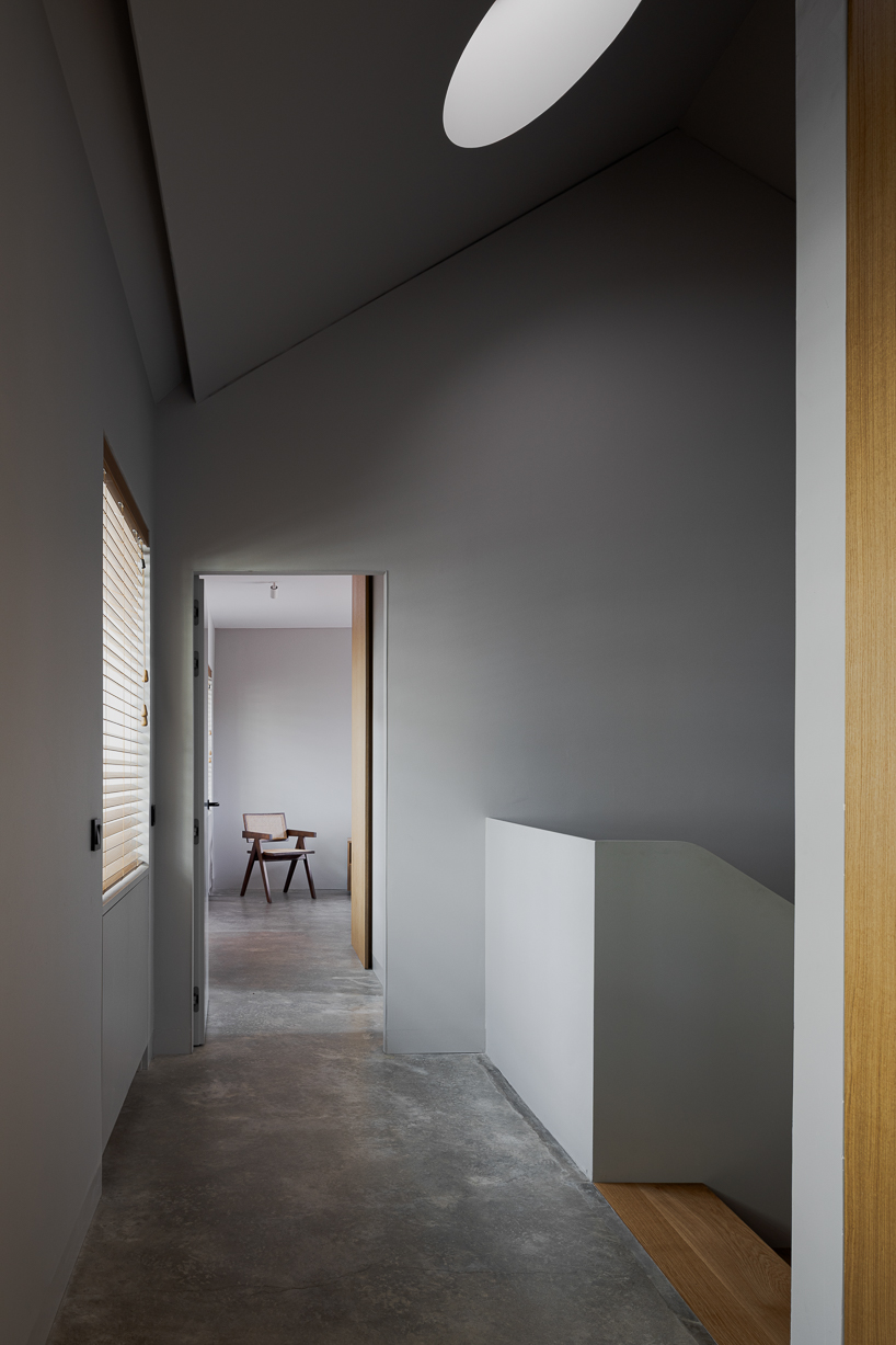 Renovada Residencia de Porto Reimagina Terra de la ladera con capas de concreto escalonadas