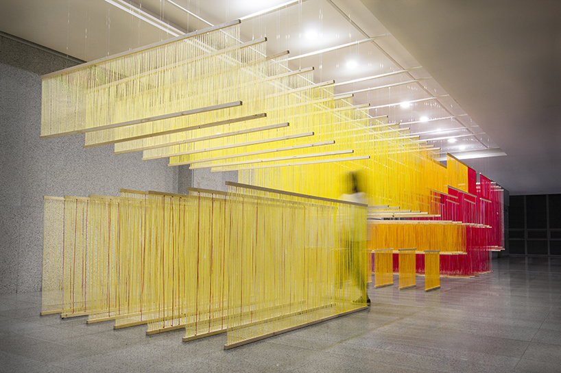 A+U lab suspends a fragmented installation composed of 12,000 wool threads
