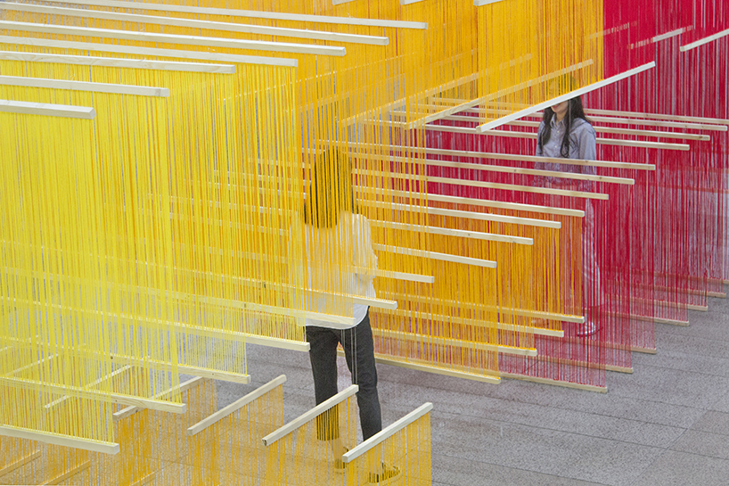 A+U lab suspends a fragmented installation composed of 12,000 wool threads