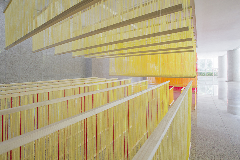 A+U lab suspends a fragmented installation composed of 12,000 wool threads
