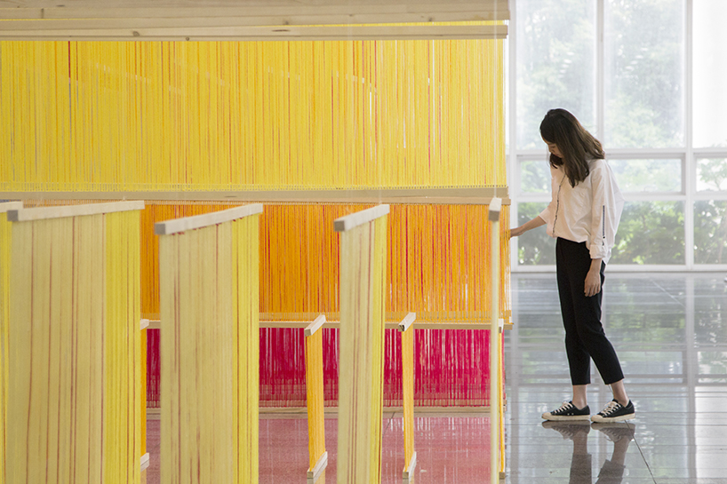 A+U lab suspends a fragmented installation composed of 12,000 wool threads