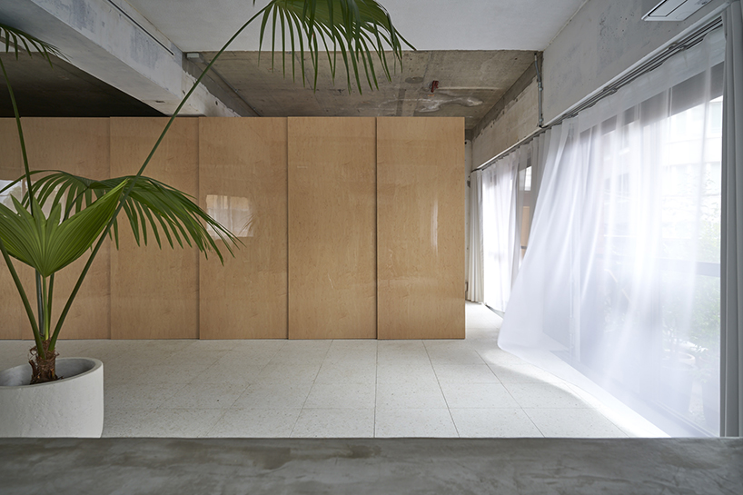 shogo onodera renovates tokyo apartment with reflective closet spanning its entire width