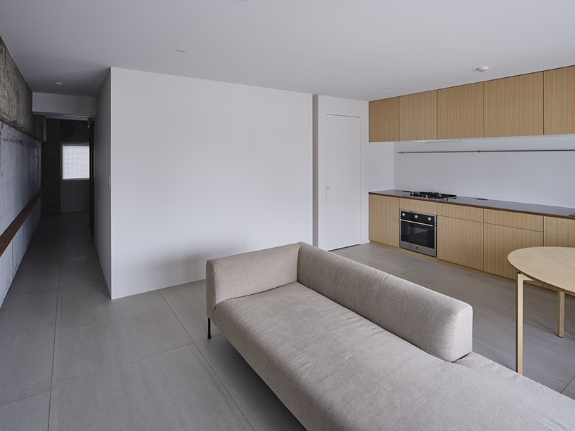 shogo onodera creates 11cm gap in tokyo apartment as a device that goes beyond the designers intentions 2