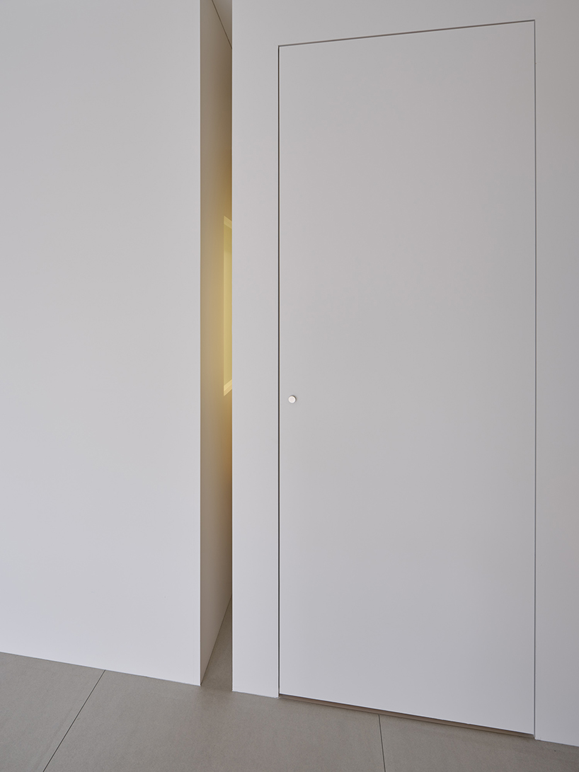 Shogo Onodera creates 11cm gap in Tokyo apartment as a 