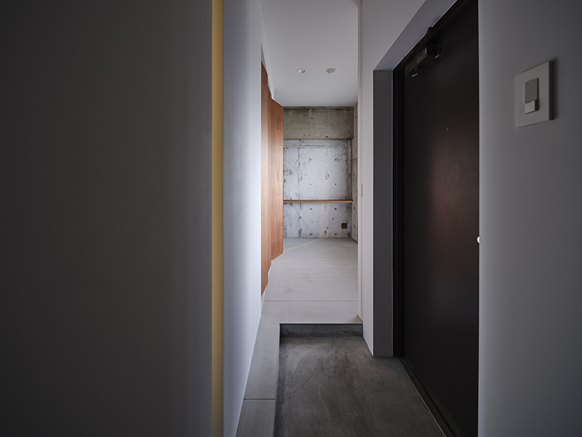 shogo onodera creates 11cm gap in tokyo apartment as a device that goes beyond the designers intentions 7