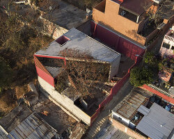handcrafted casa VA by omar lópez bautista embraces the natural landscape of oaxaca