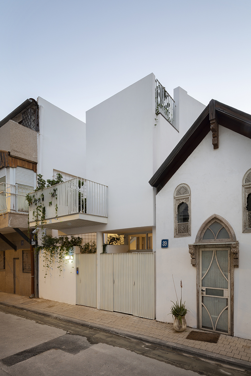 D house shapes multiple clever facades maximizing privacy in tel aviv neighborhood