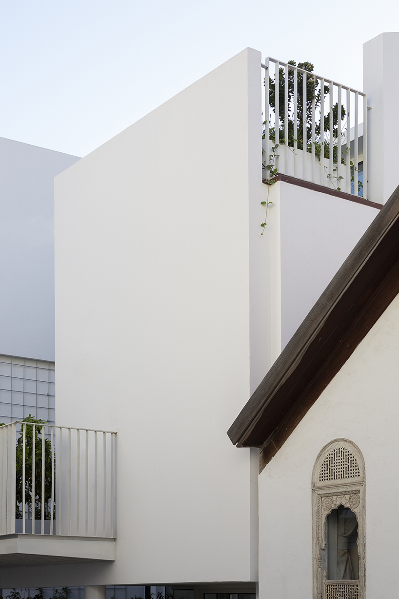 D house shapes multiple clever facades maximizing privacy in tel aviv neighborhood