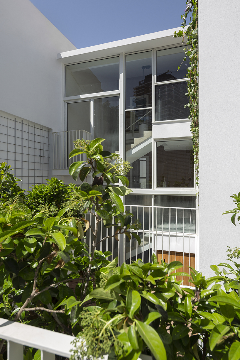 D house shapes multiple clever facades maximizing privacy in tel aviv neighborhood