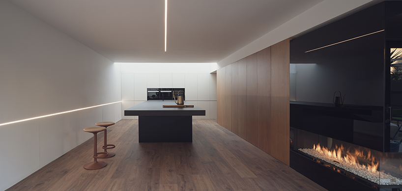 balzar adds scluptural curved staircase to residential renovation in spain