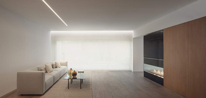 balzar adds scluptural curved staircase to residential renovation in spain