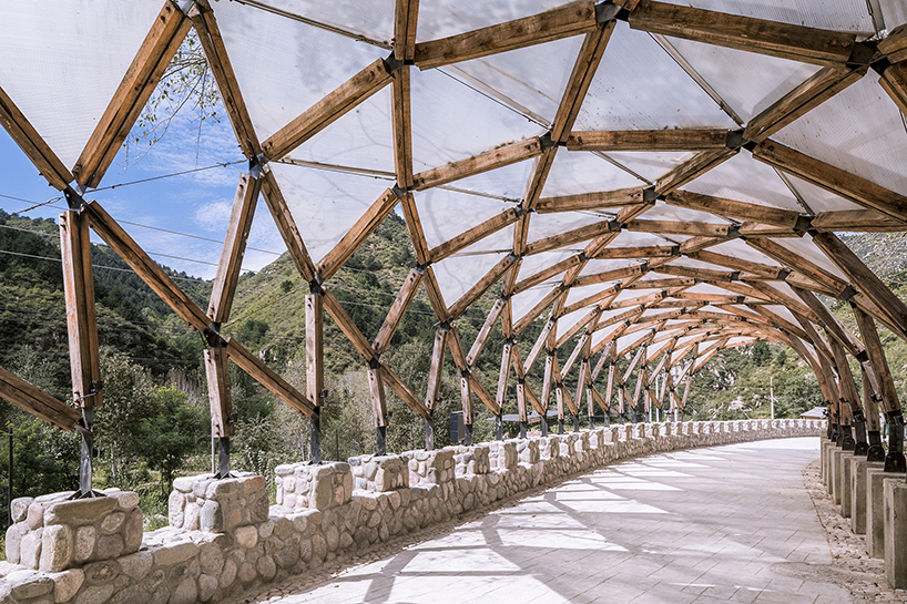 LUO reuses leftover materials of renovated chinese village to build a pergola for locals