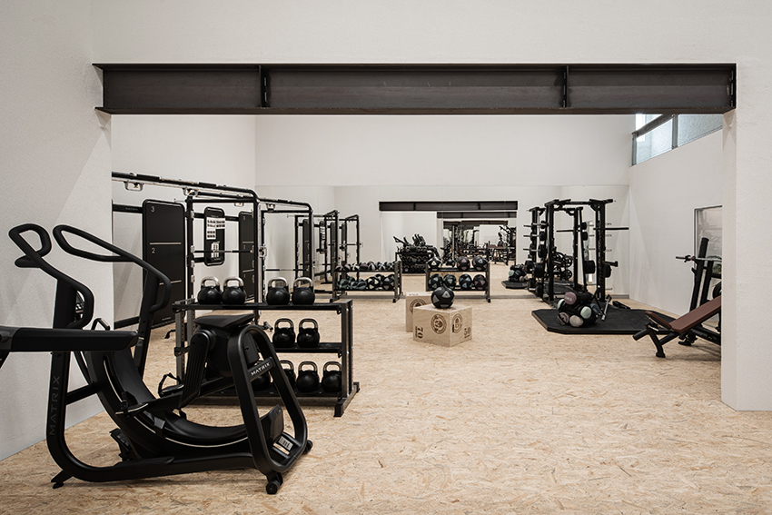 fitness and squash club by AMB provides a modern endless space for workout