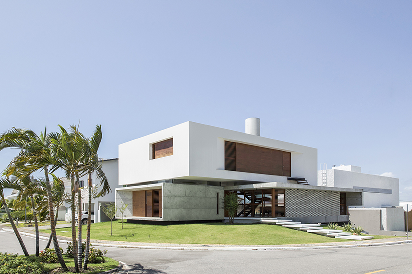 martins lucena arquitetos forms concrete coastal house in brazil designboom martins lucena arquitetos forms concrete coastal house in brazil designboom