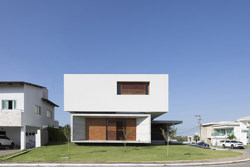 martins lucena arquitetos forms concrete coastal house in brazil designboom martins lucena arquitetos forms concrete coastal house in brazil designboom