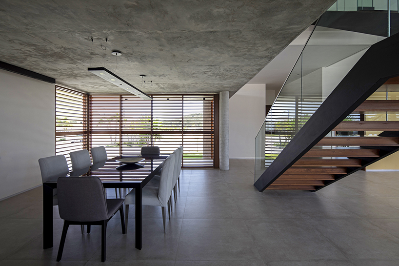 martins lucena arquitetos forms concrete coastal house in brazil designboom martins lucena arquitetos forms concrete coastal house in brazil designboom