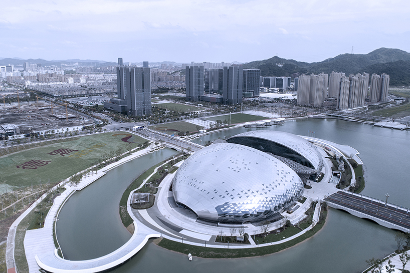UAD studio constructs a huge ellipsoid shaped UN forum in china