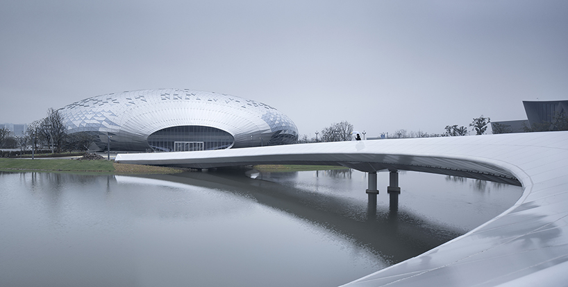UAD studio constructs a huge ellipsoid shaped UN forum in china