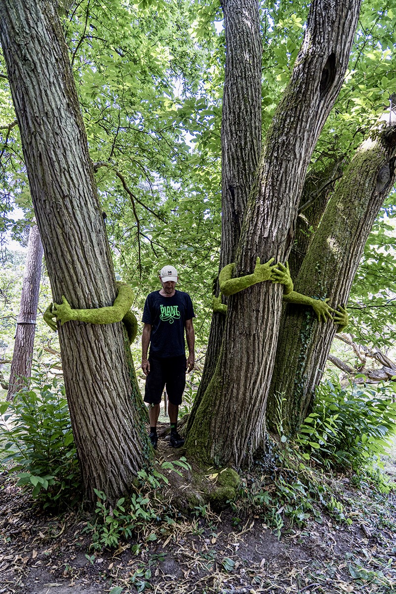 have you ever hugged a tree? monsieur plant wraps sculptural human arms around trees - 9