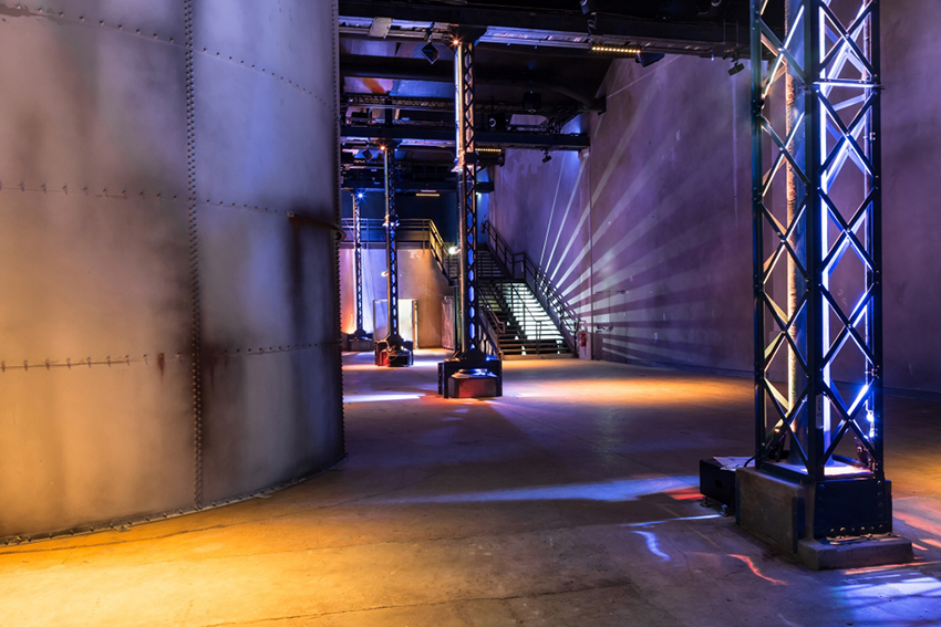 silhouette urbaine's multimedia exhibition immerses viewers in art and music in paris