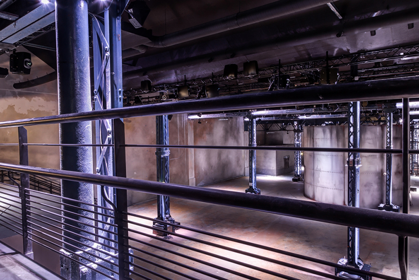 silhouette urbaine's multimedia exhibition immerses viewers in art and music in paris