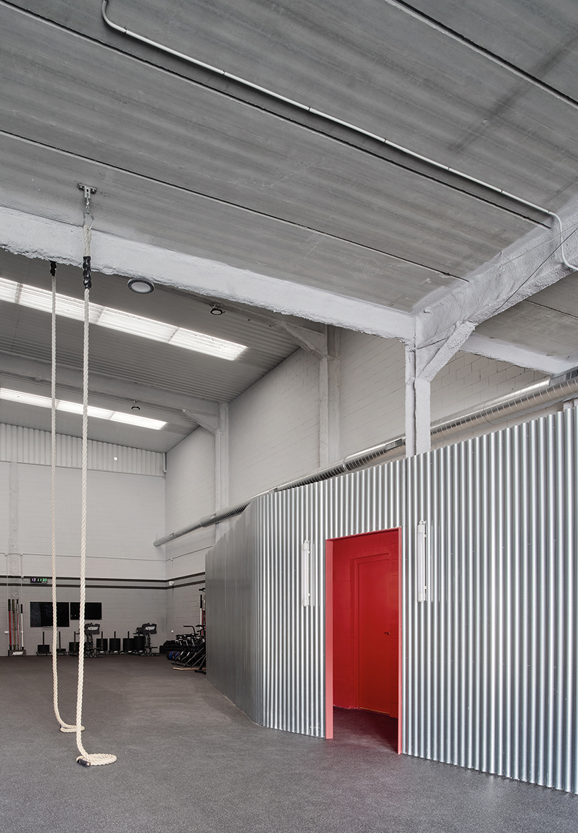 auba studio's sleek steel intervention turns former warehouse into fitness center in spain