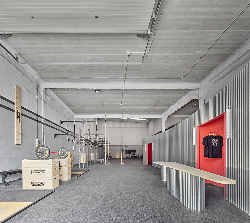 auba studio's sleek steel intervention turns former warehouse into fitness center in spain