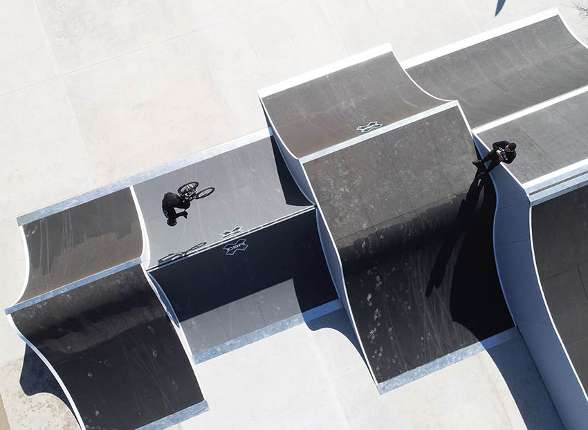 14 obstacles of different geometries make up the kempes BMX park in córdoba, argentina designboom