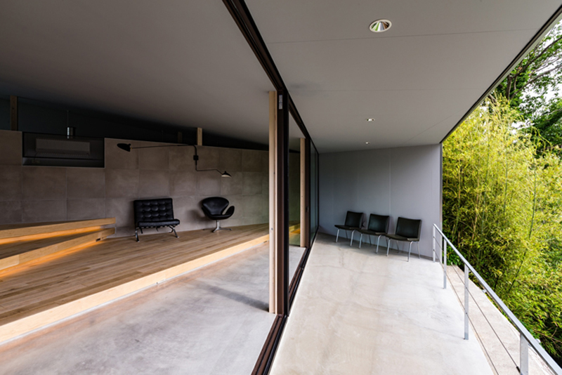 Ginga Architects Builds Concrete House On Top Of A Retaining Wall In Japan